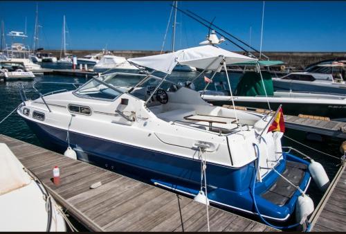 Cozy boat to unwind by the ocean 2