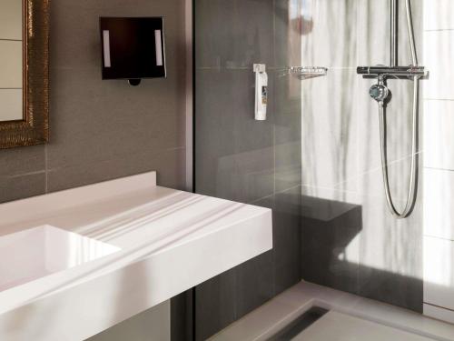 Suite, executive