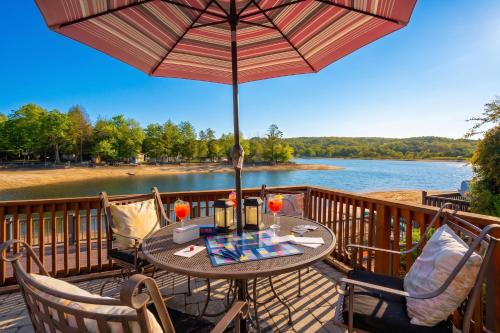 5 Min to Colgate, Sleeps 6, Lake View, Fire Pit in Hamilton (NY)