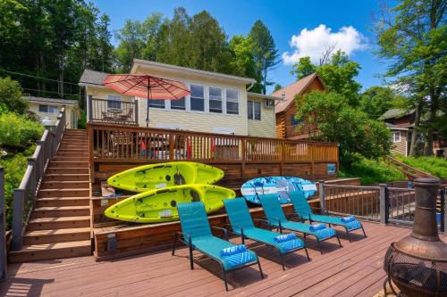 . 5 Min to Colgate, Sleeps 6, Lake View, Fire Pit