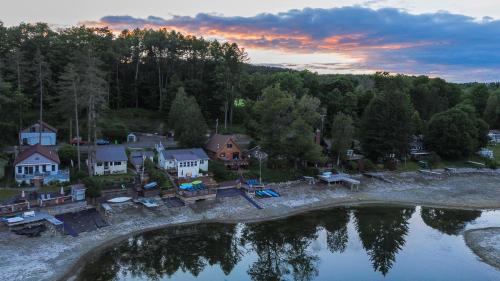 5 Min to Colgate, Sleeps 6, Lake View, Fire Pit in Hamilton (NY)