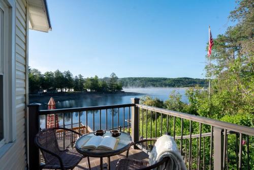 5 Min to Colgate, Sleeps 6, Lake View, Fire Pit in Hamilton (NY)