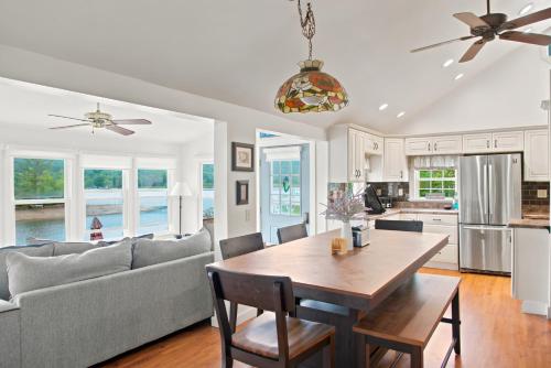5 Min to Colgate, Sleeps 6, Lake View, Fire Pit in Hamilton (NY)
