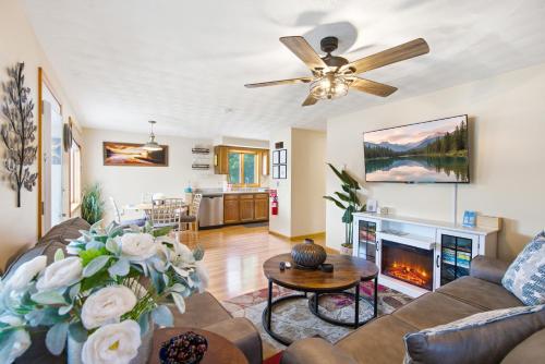 5 min to Colgate, Sleeps 8, Game Room, Sauna in Hamilton (NY)