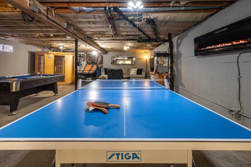 5 min to Colgate, Sleeps 8, Game Room, Sauna in Hamilton (NY)