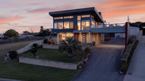 Nautilus - Modern Lakeside Escape - Lakes Entrance
