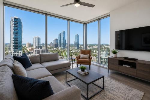 Seventh Street Luxe Retreat 1bd 1Bath Pool - image 3