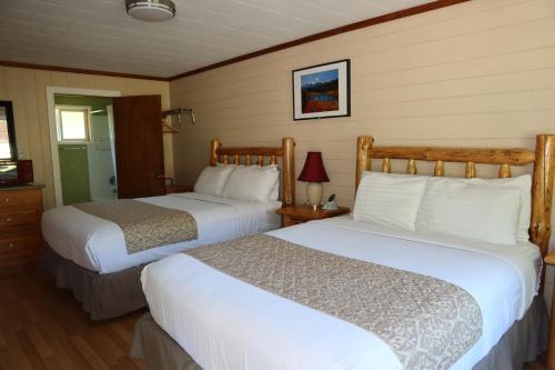 2 queen beds