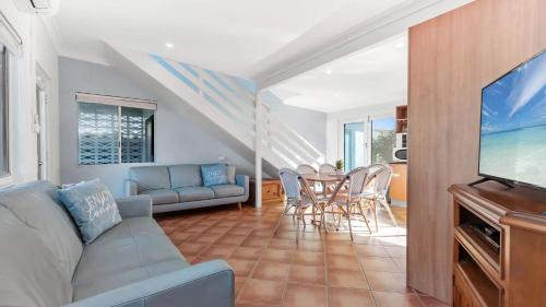 Boronia Beach Retreat - 500m to the beach in Mylestom