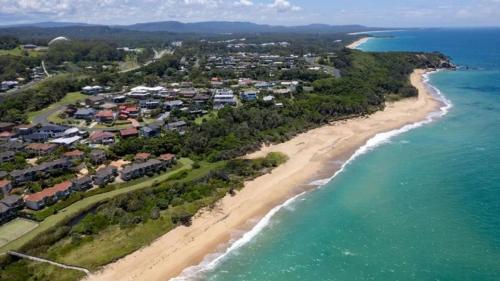 Boronia Beach Retreat - 500m to the beach in Mylestom