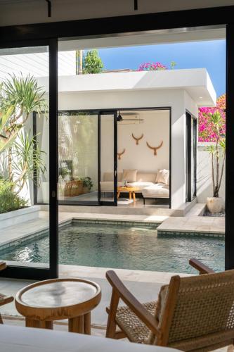 Contemporary 2 bdr villa - Central location !