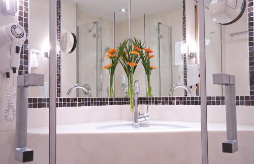 room detail thumbnail 2