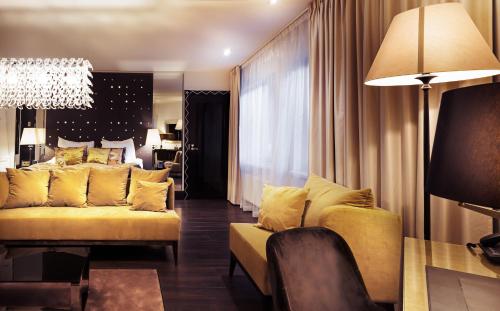 Arctic Light Hotel - image 2