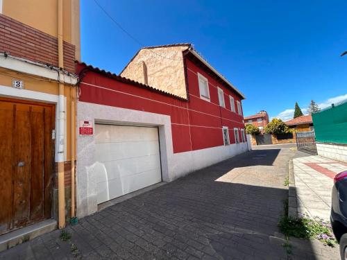 Casa Maná (Casa Mana) in Trobajo Del Camino
