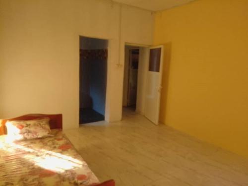 chambre à louer à séréhini au rez de chaussée d'un R plus 1 (chambre a louer a serehini au rez de chaussee d'un R plus 1) in Moroni