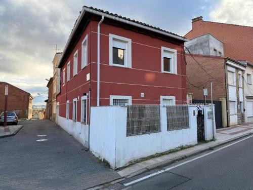 Casa Maná (Casa Mana) in Trobajo Del Camino