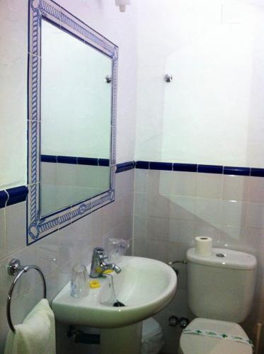 Hostal El Espinel Room Type - Triple Room