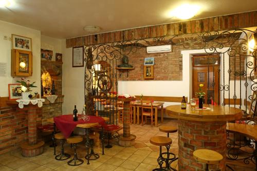 餐廳, Gostilna in prenocisca Gedzo in 新梅斯托