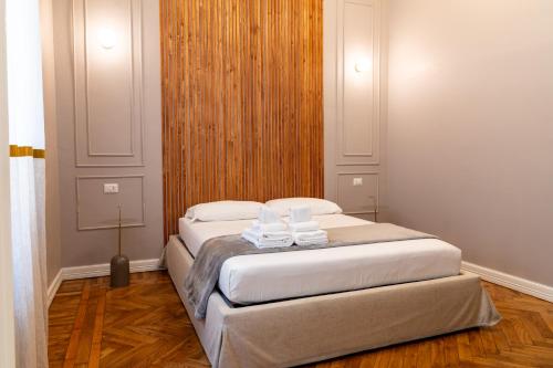 1 queen bed, 3 twin beds