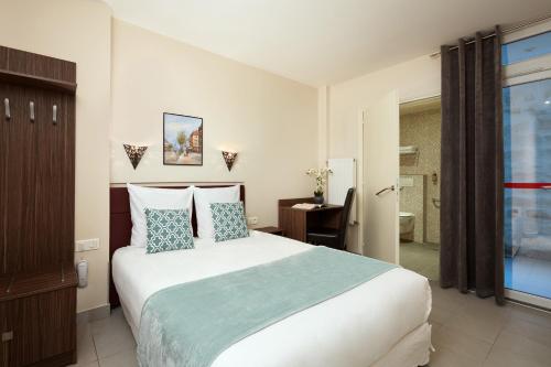 hotel photo