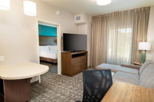 1 king bed, 1 sofa bed