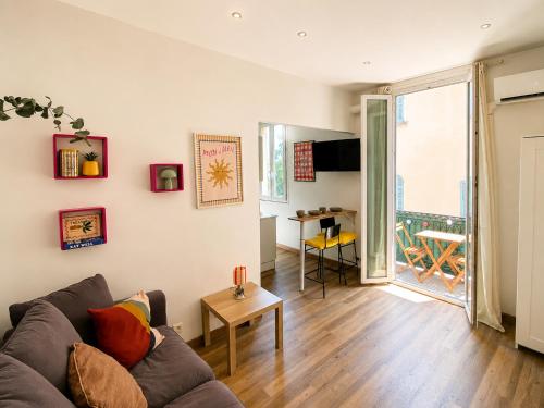 Studio, Downtown, Train Station, WiFi, Air Conditioning