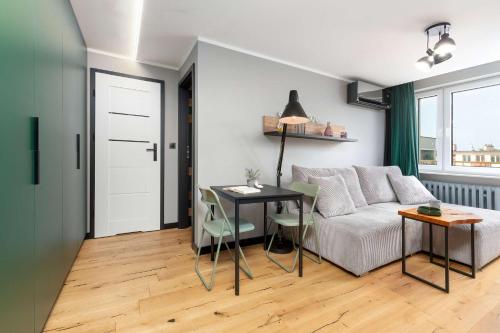 Mosaic Apartment in Rzeszów Center with Air Conditioning and Balcony by Noclegi Renters - image 3