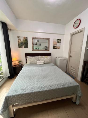 Marvinn's Wayfarer by LVH - Studio Balcony, Smoking allowed, Near the Swimming Pool, with Free Wifi and Netflix, Manila