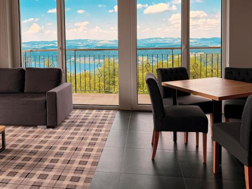 Balkons/terase, Kazalnica Family & Conference Resort with Pool & Restaurant by Solarento in Sosnowka
