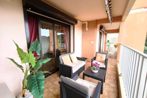Grand appartement lumineux avec balcon et vue mer