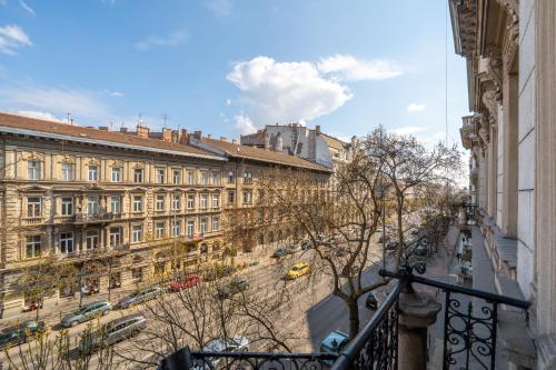 Eye of Budapest Luxury Apartment - image 2