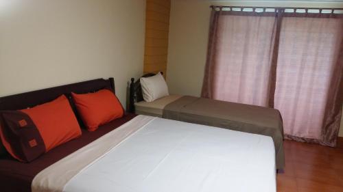 Relax Inn near Ban Phe Market