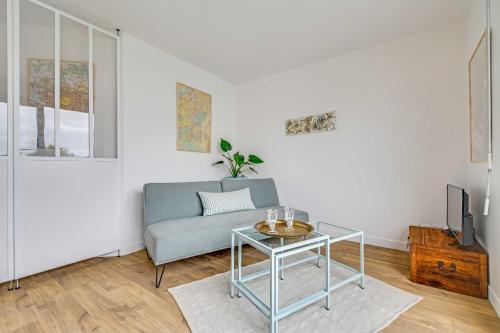 Cozy Studio 1P with Balcony - Suresnes - Location saisonnière - Suresnes