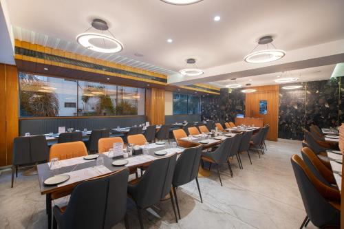 Ресторант, Hotel Sapphire 26 in Shakti Nagar