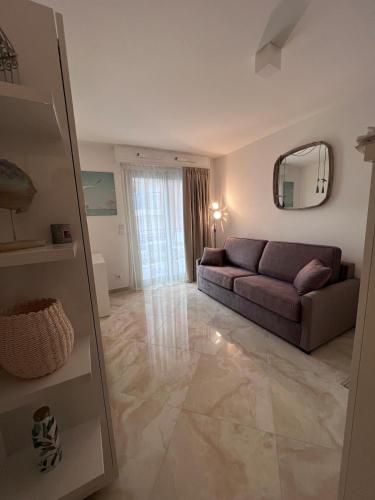 STUDIO CENTRE VILLE 50 m PLAGE