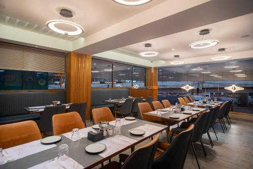 Ресторант, Hotel Sapphire 26 in Shakti Nagar