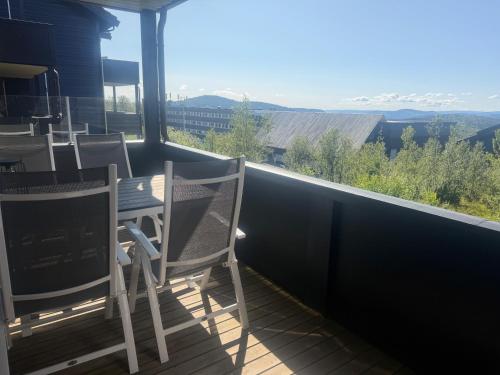 parveke/terassi, Ski-Inski-Out With Sauna & Mountain View in Beitostolen