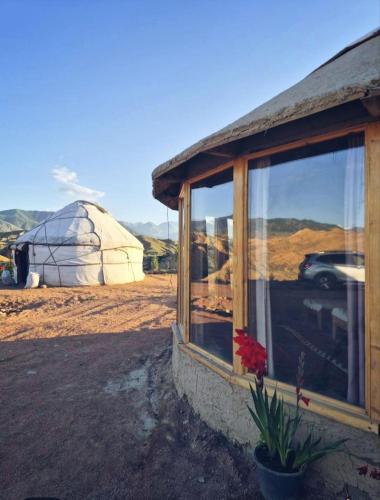 Asman Tör Yurt Camp (Asman Tor Yurt Camp) in Tong