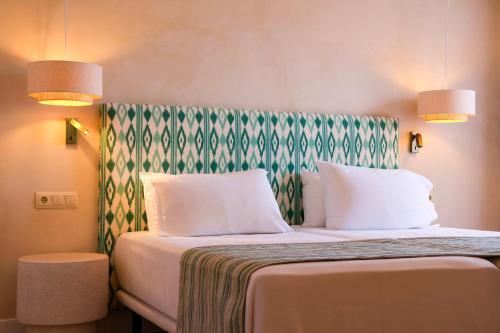2 twin beds