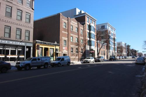West Broadway Quarters by Thatch in Boston, USA