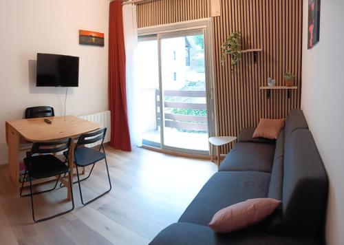 T2 rénové avec parking et balcon proche de toutes commodités calme et lumineux