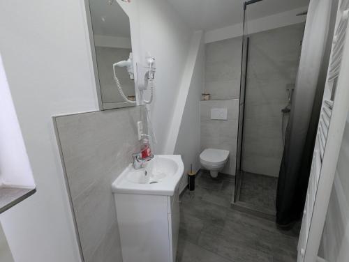 Shower, Kompakt & Komfortabel - Platz fur 4 Personen in Hamberge
