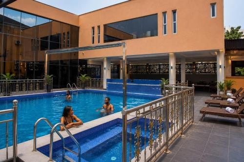 Excellence Citizens Hotel and Resort in ไอโลริน