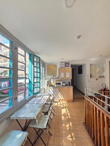 Harrys Inn Guesthouse - image 5