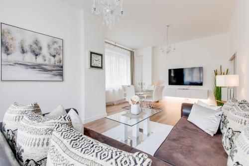 Wenceslas Square Royal Two Bedroom Apartment - image 2