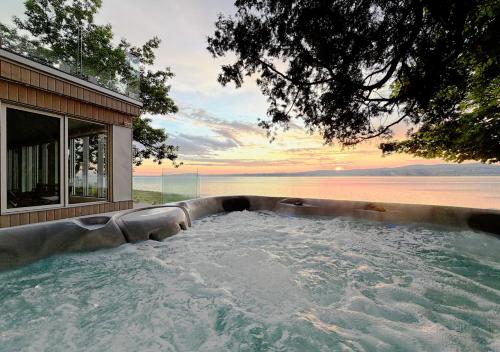 A szálláshely kívülről, VILLA-29 Spa, Sauna, Sunset & Waterfront View in Sainte-Pétronille (QC)