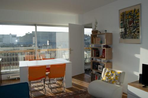Quiet apartment near the Marais balcony