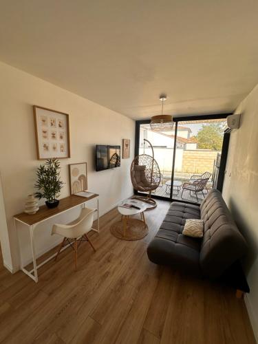 Appartement climatisé avec terrasse et parking
