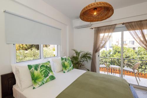 Olive Grove Apartments in Píla