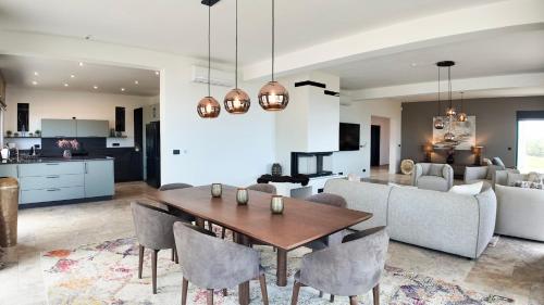 Villa Adria Heights - Pool - Seaview - Outdoor Kitchen - Private Luxury in Ravanj